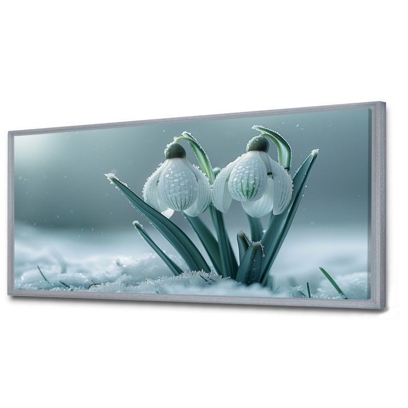 Photo de perle blanche en hiver, Toile argentée avec cadre flottant, H 28 po x l 60 po x P 1,5 po