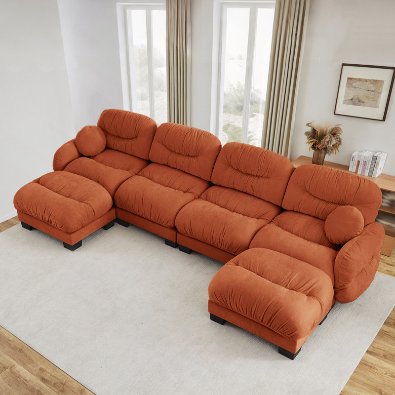 Canapé d'angle modulaire en tissu chenille confortable au design plissé, avec siège ergonomique en mousse haute densité, pouf, accoudoirs arrondis et 2 coussins décoratifs ronds.