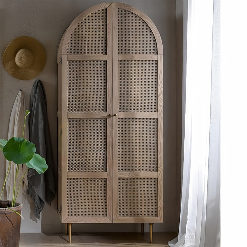 Garde-robe simple et rétro en rotin