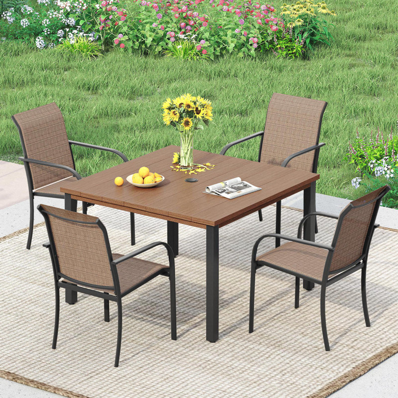 Ensemble de salle à manger de patio avec table carrée en métal et 4 chaises de salle à manger avec accoudoirs empilables