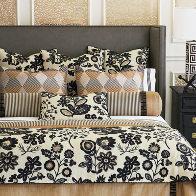 Lars Traditional Floral Duvet Cover Set