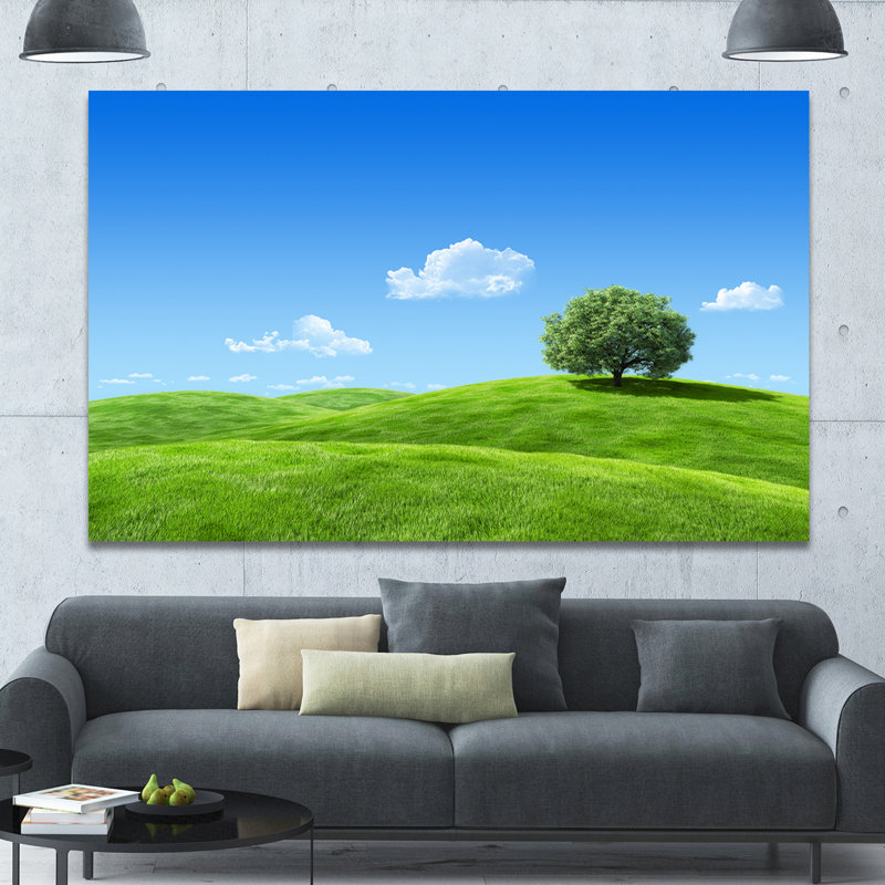 «Calm Meadow with Single Tree», reproduction de photo sur toile tendue, H 40 po x l 60 po x P 1,5 po