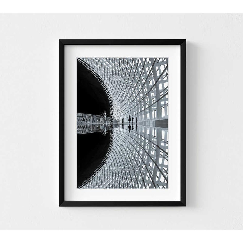 Symmetry in Motion - Photographie architecturale, Impression encadrée avec passe-partout, Noir, H 12 po x l 16 po