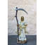 Statuette de la Sainte Mort avec faux et boule de cristal, vêtue d'une robe en billets de banque.