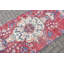 Tapis d'inspiration turque rétro en laine rouge parfait pour ajouter une touche douillette à votre chambre à coucher ou à votre salon avec son motif tribal unique