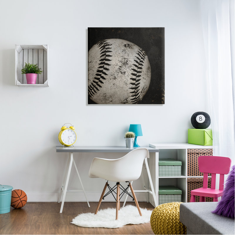 Baseball, gros plan, photographie sur toile par Kim Allen, H 30 po x l 30 po x P 1,5 po