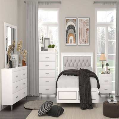 Commode blanche à 5 tiroirs avec pieds en métal