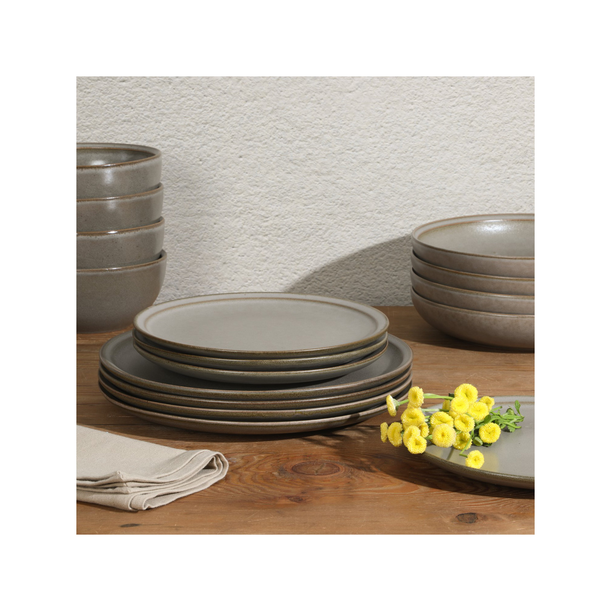 Gibson Elite Beckett Stoneware Reactive Glaze 16 Piece Plates and Bowls Dinnerware Set, Gray