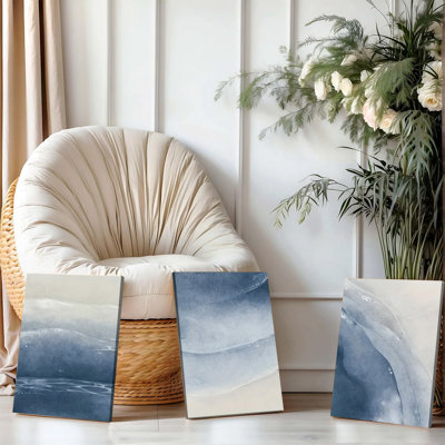 Ensemble de 3 affiches murales encadrées, toiles abstraites bleues et blanches, peintures minimalistes aux vagues texturées et aux tons doux, décoration moderne pour salon, chambre ou bureau, prêtes à être accrochées.