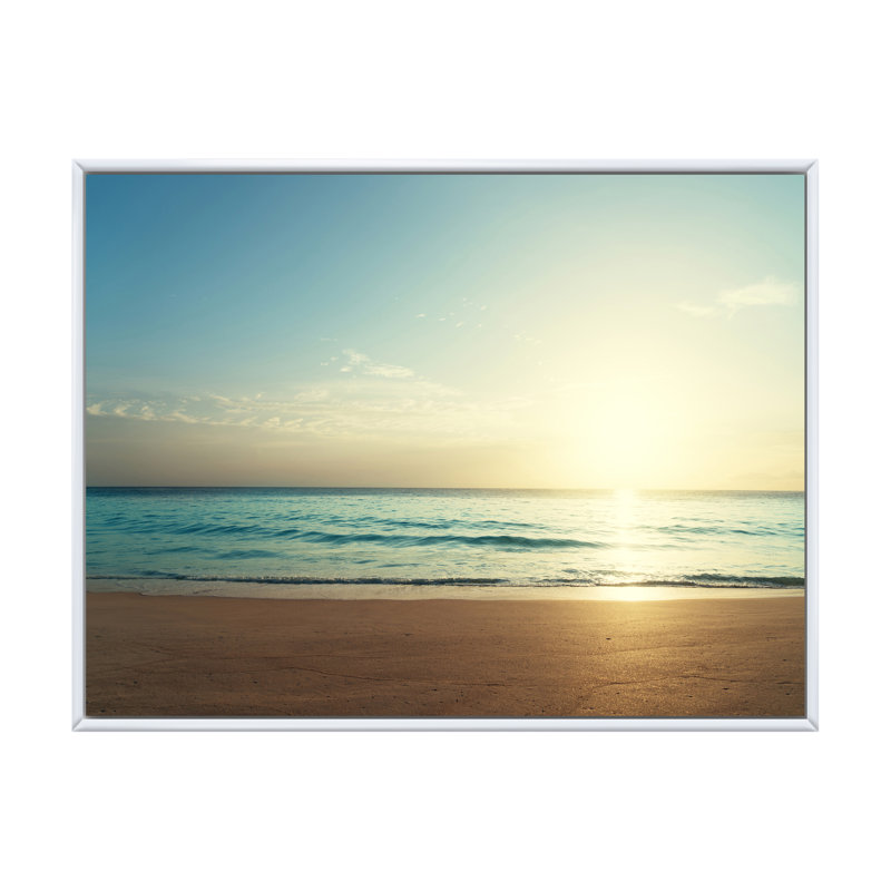 Coucher de soleil sur la plage des Seychelles - Photographie sur toile, H 34 po x l 44 po, Cadre flottant blanc
