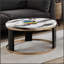Ensemble de table triangulaire 3 pièces de style contemporain avec dessus en marbre et pieds en bois à anneaux dorés, idéal pour les salons modernes.