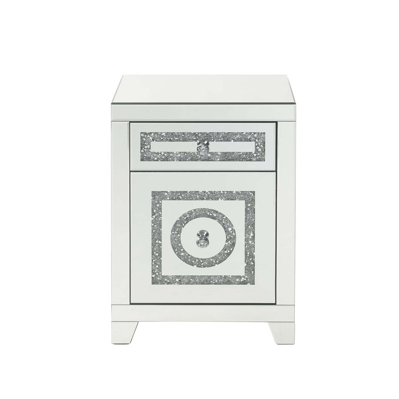 Nissy 18'' W Nightstand