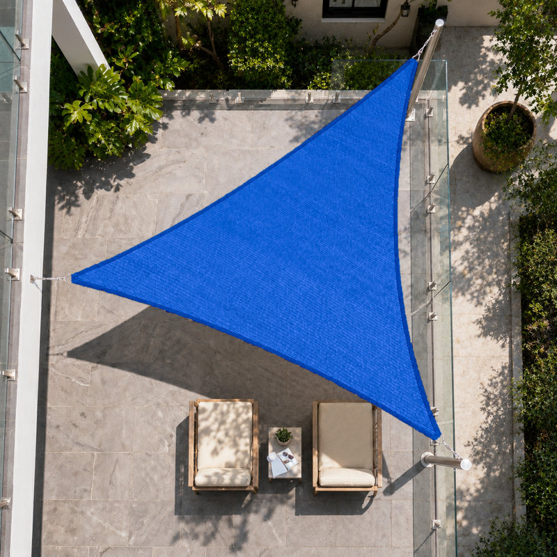 Voile d'ombrage triangulaire Royal Shade avec treuil d'installation, Bleu, 24 pi x 24 pi x 33,9 pi