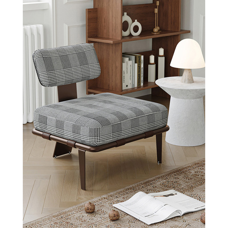 Chaise longue minimaliste en lin rétro avec pieds en métal robustes, pour les espaces de vie
