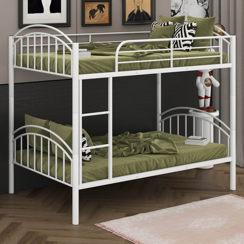 Lit superposé simple au-dessus d'un lit simple en métal avec conception détachable - divisé en deux lits séparés pour la chambre d'enfant ou la chambre d'amis
