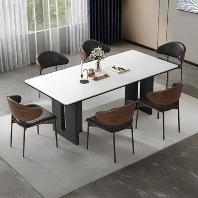 Ensemble de table de salle à manger et de chaises simple en pierre blanche