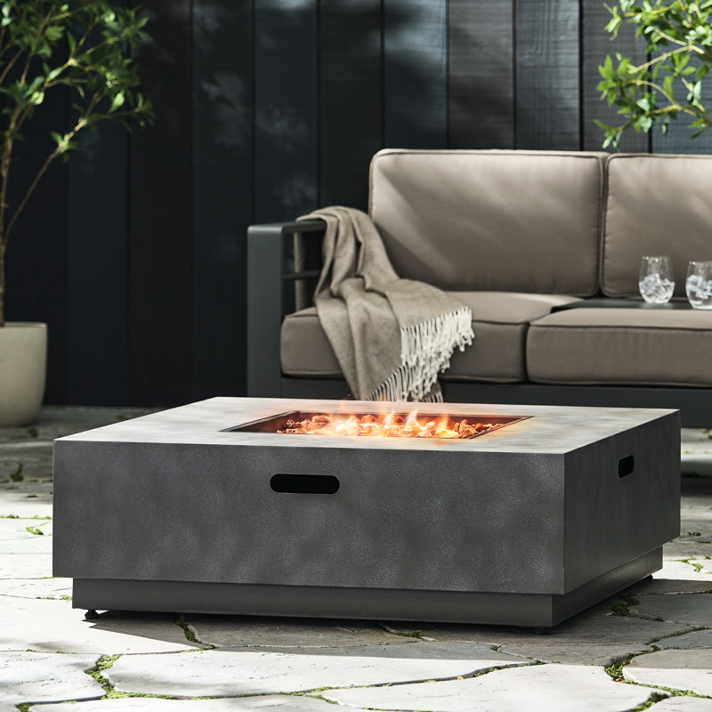 Foyer carré en fer de 50 000 po avec concept moderne 39,05 po x 39,05 po x 13,07 po, aucun assemblage requis, gris pierre, foyer au propane, cadre, utilisation seulement