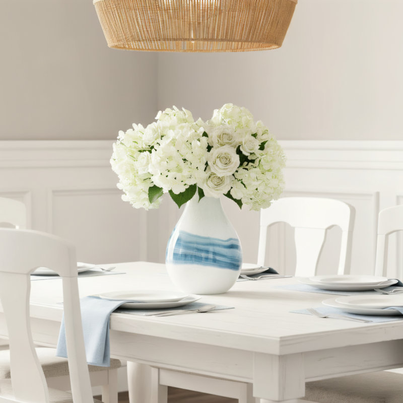 Vase de table en verre soufflé à la main Manzer, 14.25" H x 5.25" W x 8.75" D, Blanc