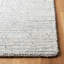 Tapis gris clair / ivoire en laine / coton touffeté à la main-406856651