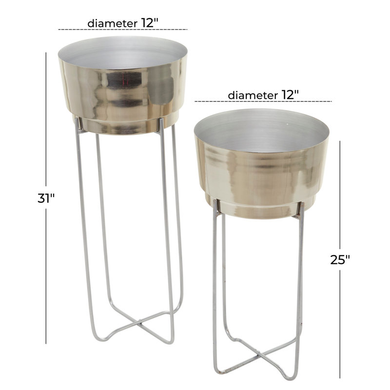 Cosmoliving by Cosmopolitan 2-Piece Iron Planter Set, Silver