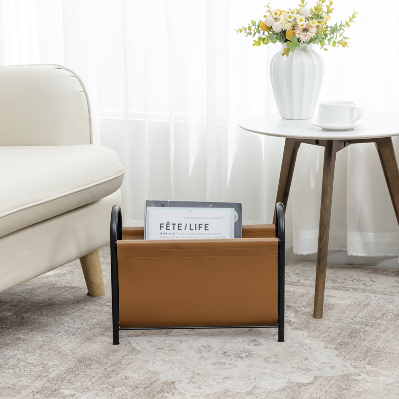 Porte-revues sur pied en similicuir caramel