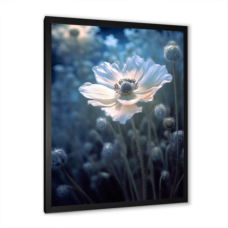 «White Blue Petals And Beauty I», reproduction sur toile, Cadre simple noir, H 32 po x l 24 po x P 1 po