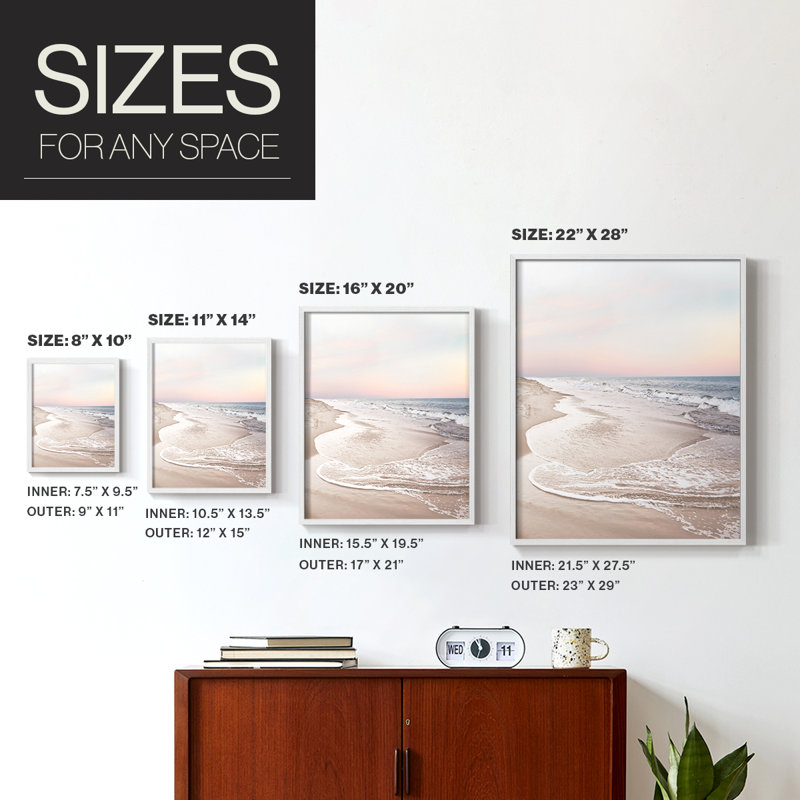 Corolla Soft Sunset, reproduction encadrée - bois massif, H 21 po x l 17 po, Blanc