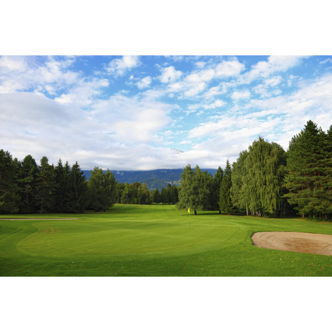 Golf Green von TadejZupancic - Druck auf Leinwand ohne Rahmen