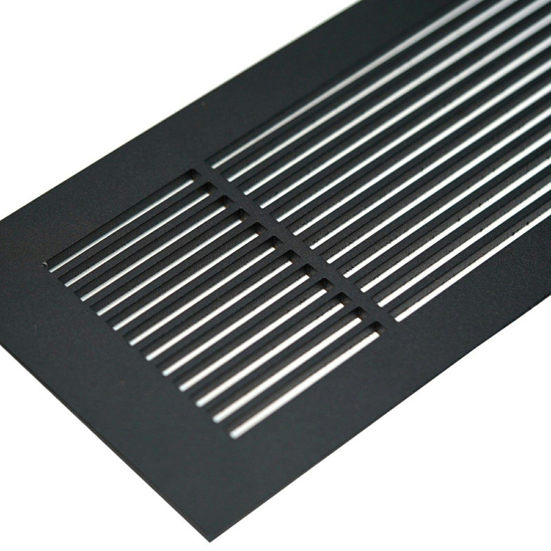 Grille de ventilation Reggio Registral Royal avec trous de fixation et rebord inférieur, Noir, 6 po x 12 po