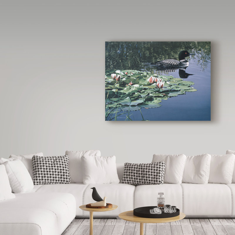 «Loon and Lilies» par Etelca, impression sur toile tendue, H 18 po x l 24 po x P 2 po