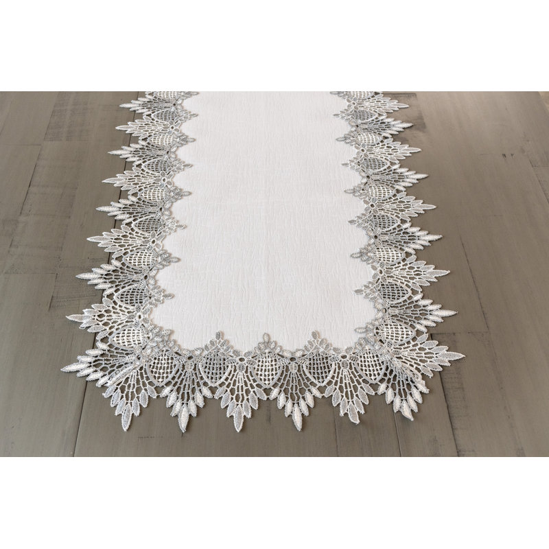 Chemin de table Lace, 14 po x 28 po