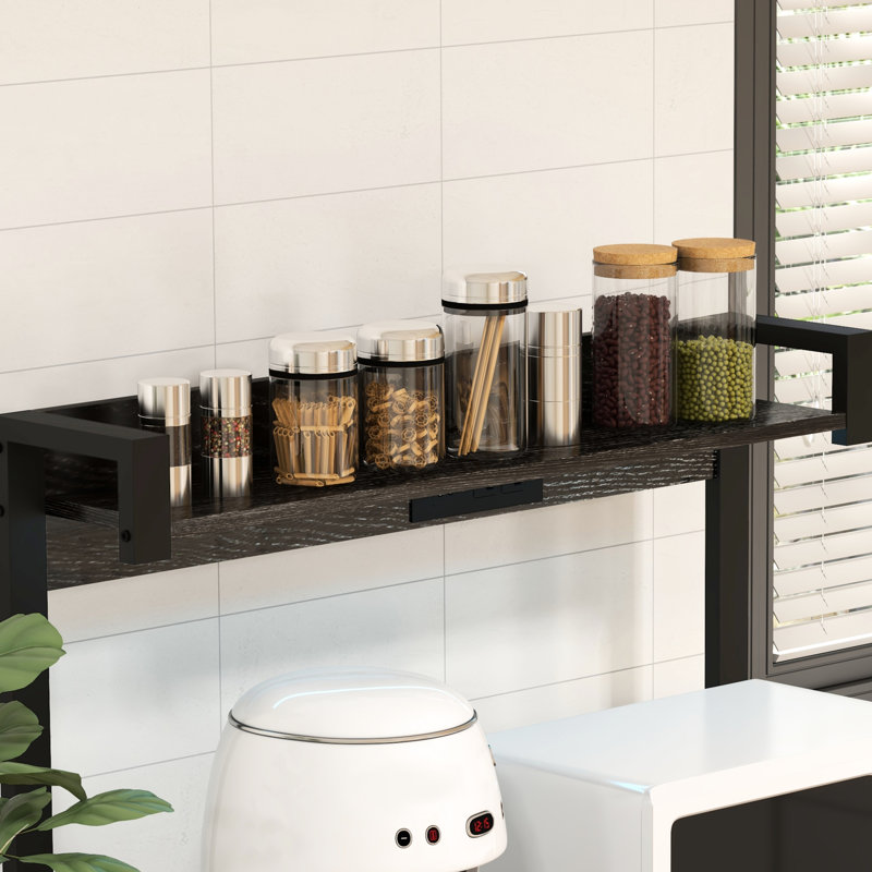Étagère de boulanger grise. Avec alimentation et système d'éclairage à DEL. Unité de rangement de cuisine avec tablettes, panier en métal, supports en verre. Présentoir moderne, gris. Éclairage de sortie équipé. Polyvalent