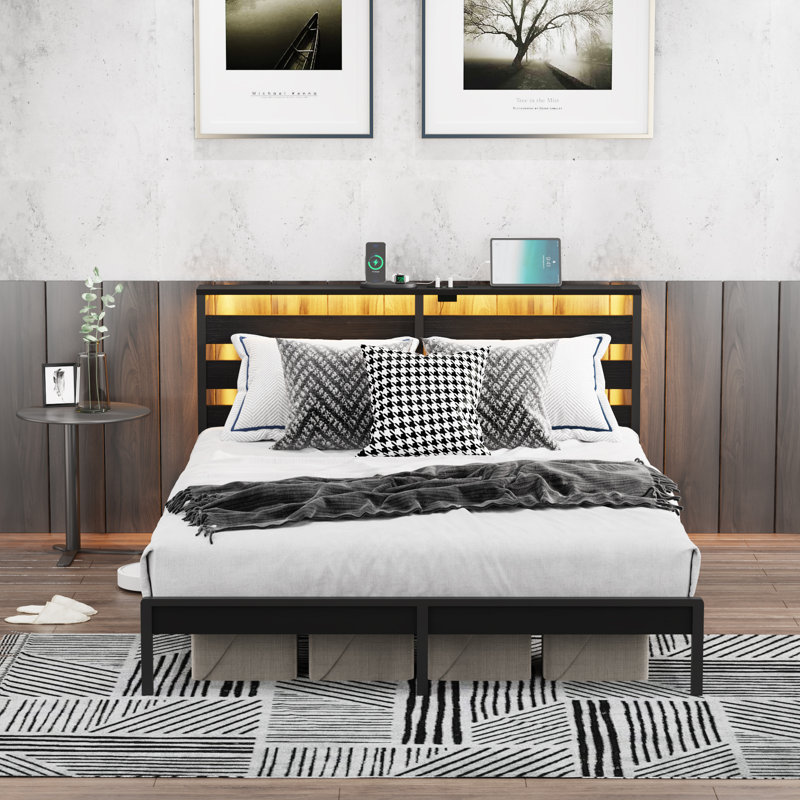 Lit plateforme en métal peu encombrant, tête de lit en bois, style moderne pour la maison