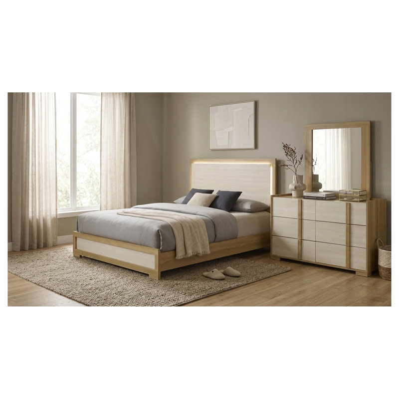 Ensemble de chambre à coucher 3 pièces Highmoor Natural Eastern King avec tête de lit DEL, commode et miroir