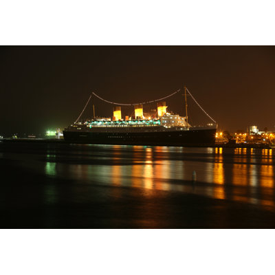 Queen Mary at Night par Ekash