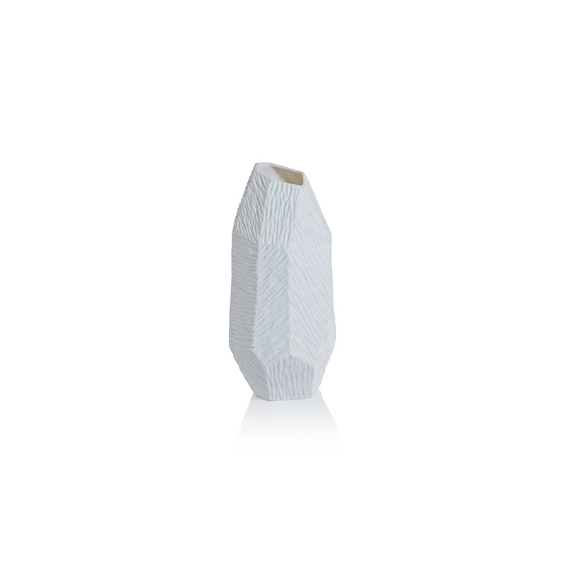 Vase en porcelaine fine facettée Phillippe, H 10,75 po x l 5,25 po x P 5 po