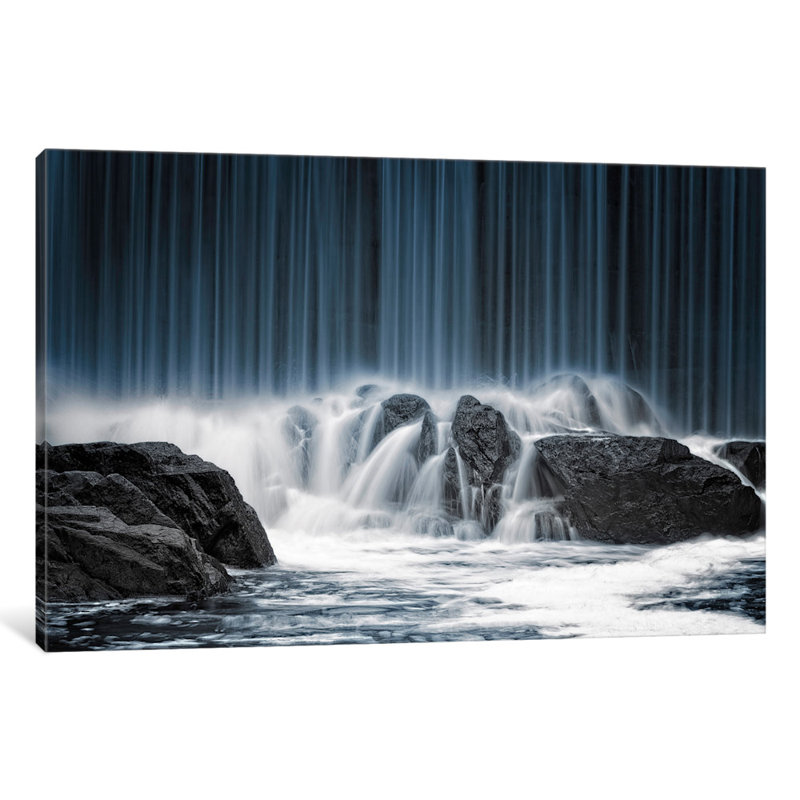 « The Blue Curtain », reproduction de photo sur toile tendue, H 18 po x l 12 po x P 1,5 po, Pas de tapis, Toile tendue