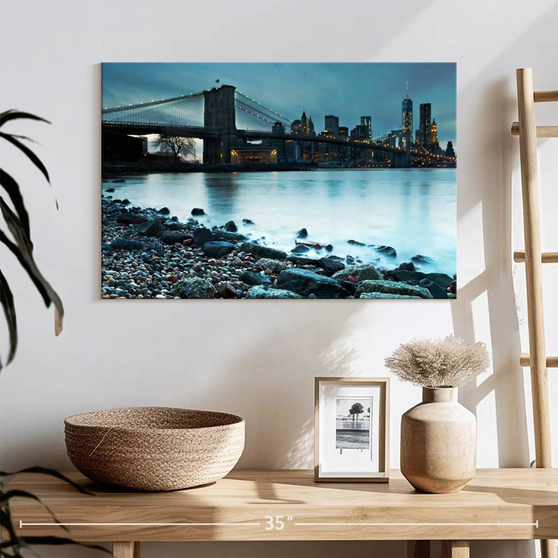 Lilie Brooklyn Bridge, heure bleue, H 16 po x l 24 po