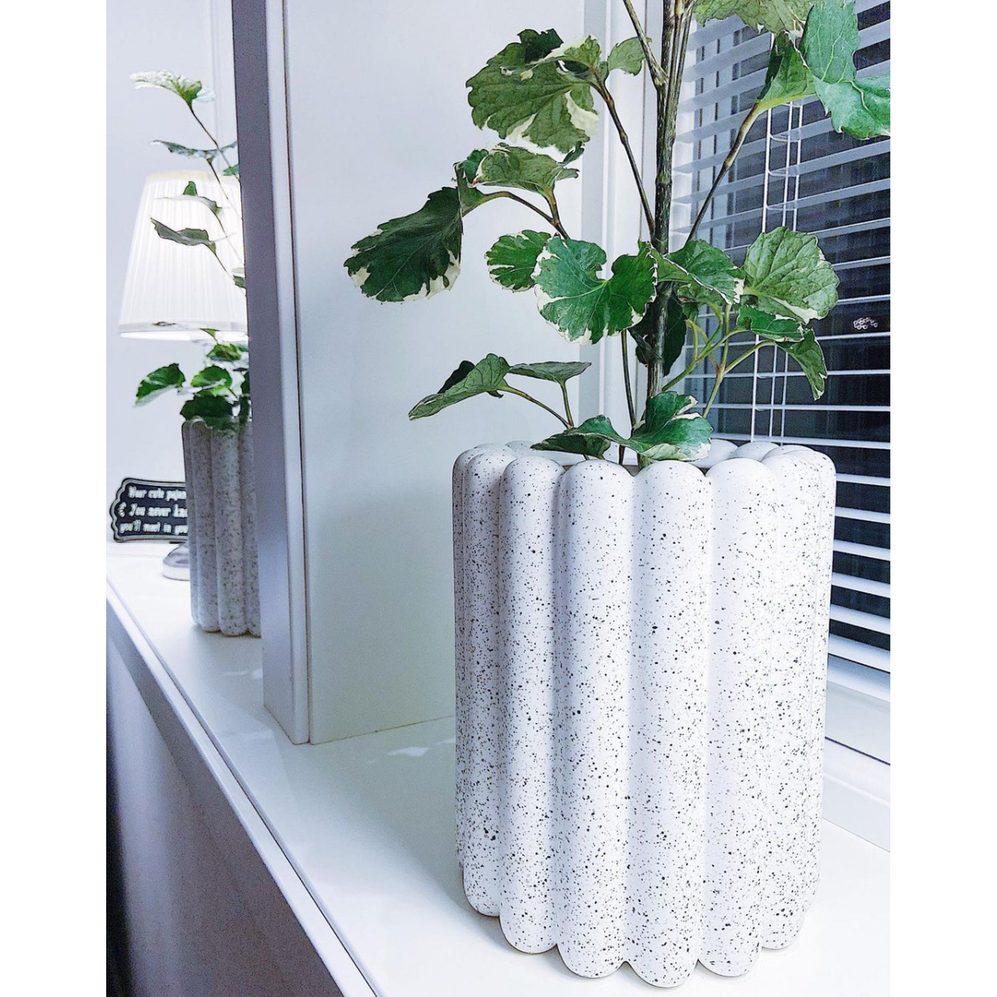 Ceramic Pot Planter, 9.06" H x 7.48" W x 7.48" D