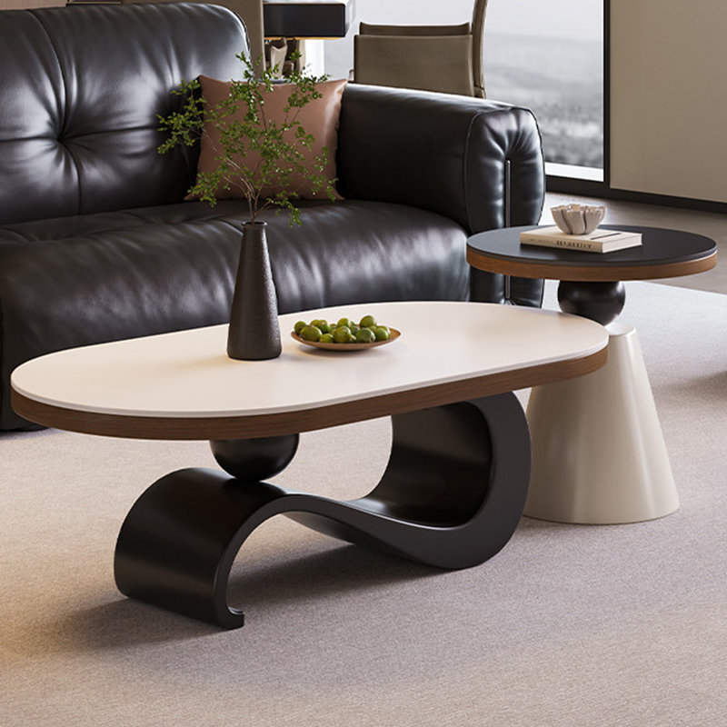 Ensemble de tables basses ovales et rondes