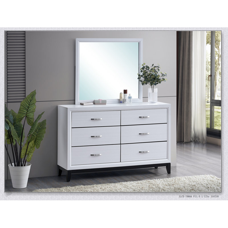 La commode blanche Glasgow G04390-D avec tiroirs spacieux et finition élégante en grain de bois est parfaite pour les chambres à coucher modernes.