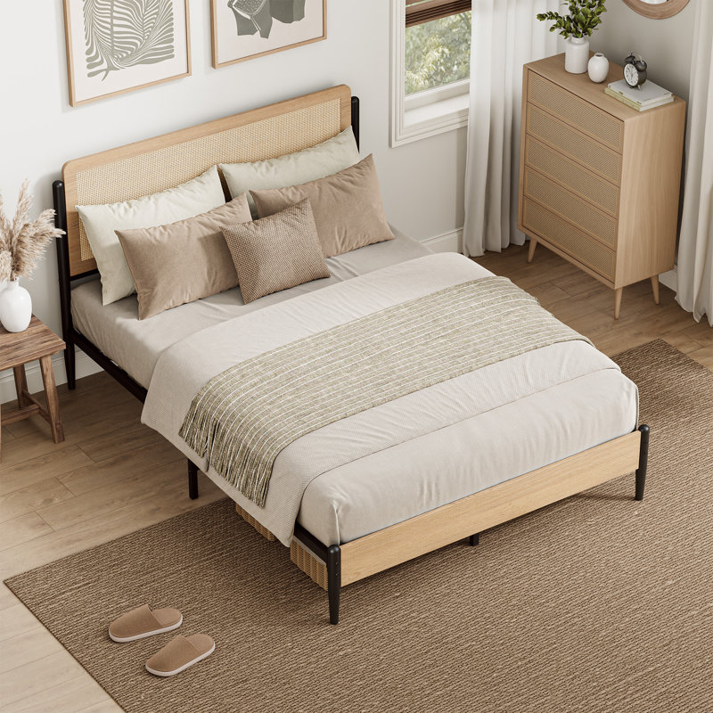 Structure de lit double en rotin naturel avec tête de lit, lit plateforme robuste, pas de sommier tapissier, style bohème pour la chambre à coucher