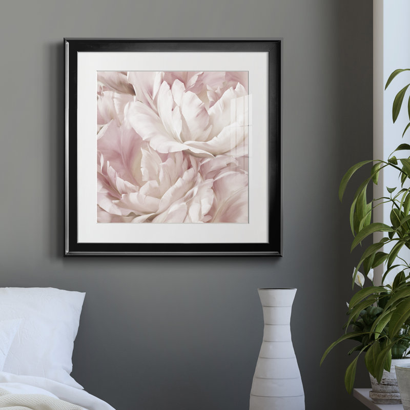 Intime rosé IV - Cadre photo, reproduction d'art sur papier, H 30,5 po x l 30,5 po x P 1,5 po, Papier encadré noir