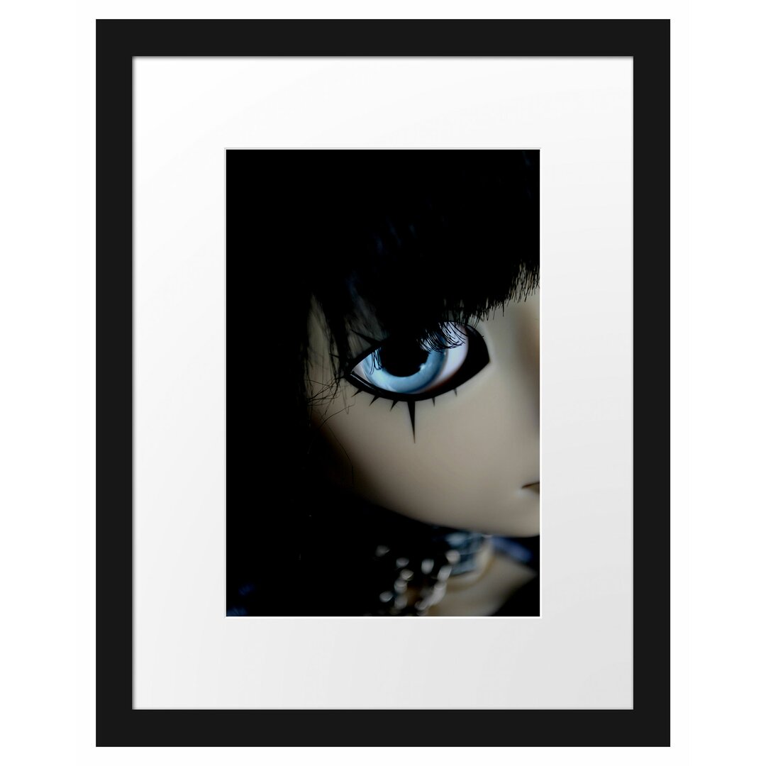 Pullip mit leuchtend blauen Augen Gerahmter Fotodruck Poster