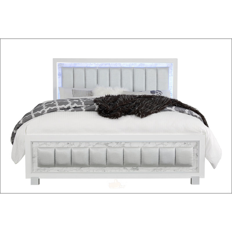 Grand lit en marbre blanc