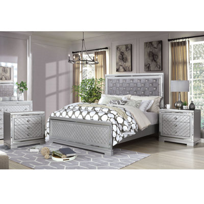 Montera Solid Wood Piece Bedroom Set