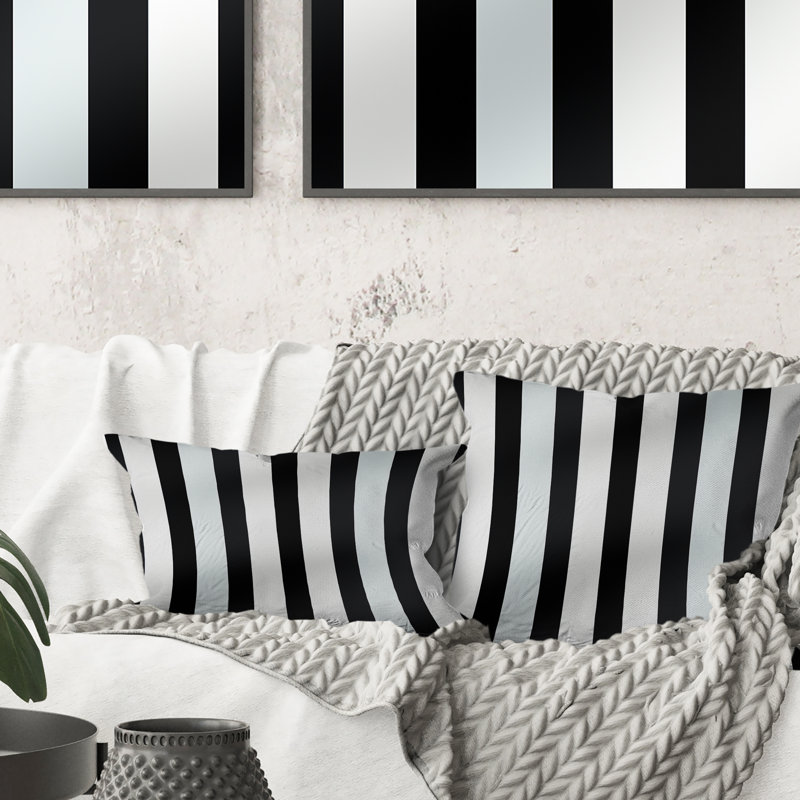 Coussin décoratif à rayures noires et blanches Harmony Lines