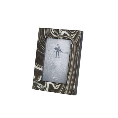 Black and White Single Picture Frame