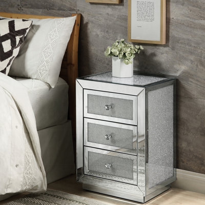 Table de chevet à trois tiroirs en miroir avec faux diamants pour la chambre à coucher, table d'appoint pour la maison moderne, l 18 po x P 14 po H 26 po, chambre colorée et tendance, diamants, finition
