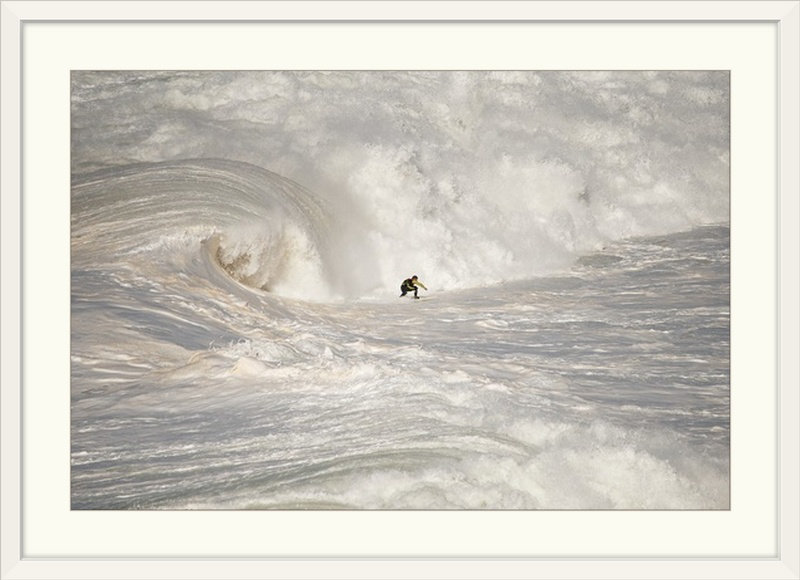 Reproduction de photo de Straub «Nazara North Canyon» par Rui Caria, Cadre blanc, H 20 po x l 26 po x P 1 po